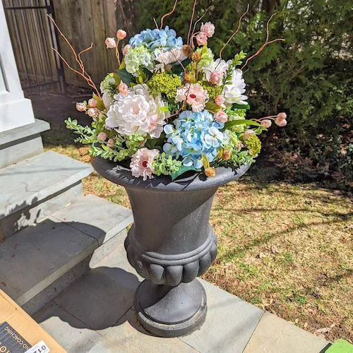 Seasonal patio planter display